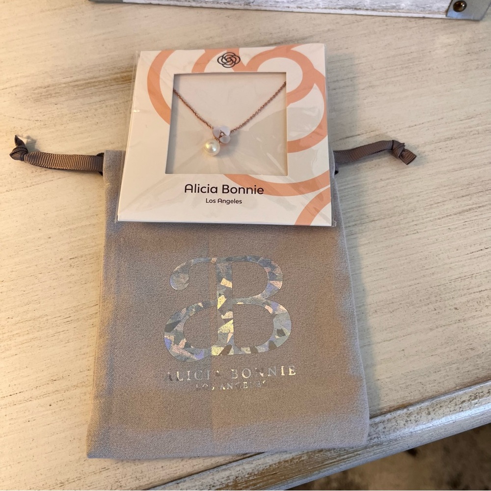 Alicia Bonnie Rose Gold-tone Shimmer Pearl Pendant Necklace NWT